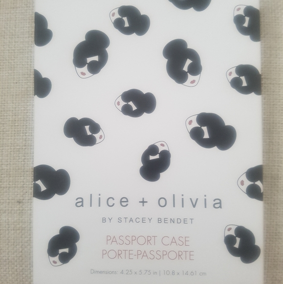NEW Alice and Olivia Passport Case - Picture 5 of 6